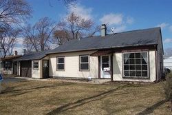  Crestwood Dr, Streamwood IL