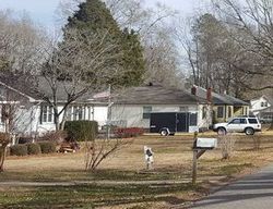 Pre-foreclosure in  W MILTON ST Sylacauga, AL 35150