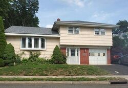 Pre-foreclosure in  BRIGGS CT Bergenfield, NJ 07621