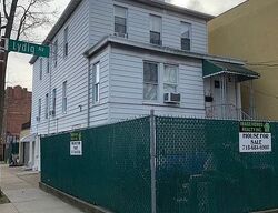 Pre-foreclosure in  LYDIG AVE Bronx, NY 10461