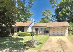 Pre-foreclosure in  VAN WIE AVE Rockford, IL 61103