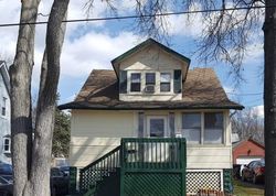 Pre-foreclosure in  BENJAMIN AVE Iselin, NJ 08830