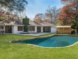 Pre-foreclosure in  HIGH POINT RD East Hampton, NY 11937