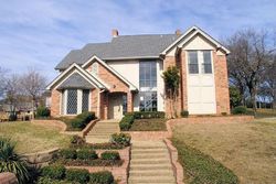 Pre-foreclosure in  OAK CREST DR Fort Worth, TX 76120