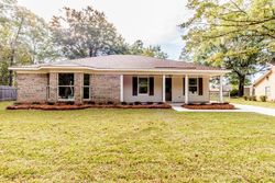 Pre-foreclosure in  HAMILTON CREEK DR S Mobile, AL 36695