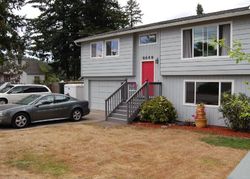 Pre-foreclosure in  SE 140TH AVE Portland, OR 97236