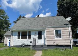 Pre-foreclosure Listing in WINDSOR RD HAMDEN, CT 06517