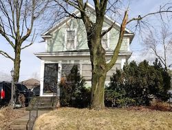 Pre-foreclosure in  CHARLOTTE AVE Fort Wayne, IN 46805