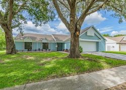  Peachfield Dr, Valrico FL