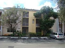 Pre-foreclosure in  SW 106TH TER  Miami, FL 33196