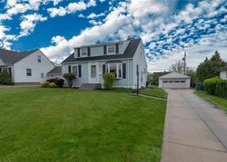Pre-foreclosure in  HILLTOP DR Cleveland, OH 44134