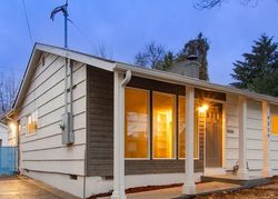 Pre-foreclosure in  NE GARFIELD AVE Portland, OR 97211