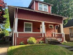 Pre-foreclosure in  SE MORRISON ST Portland, OR 97214