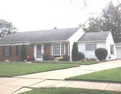 Pre-foreclosure in  AMESBURY RD Toledo, OH 43612