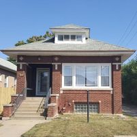 Pre-foreclosure in  S MERRILL AVE Chicago, IL 60649