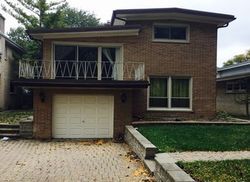 Pre-foreclosure in  N KILPATRICK AVE Lincolnwood, IL 60712