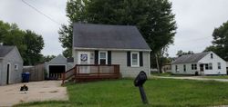 Pre-foreclosure in  32ND AVE Moline, IL 61265