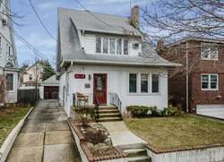 Pre-foreclosure in  CLEARVIEW EXPY Bayside, NY 11361