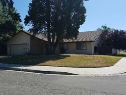 Pre-foreclosure in  S VICKIE CT Visalia, CA 93277