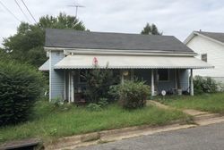 Pre-foreclosure Listing in EASLEY AVE LYNCHBURG, VA 24501