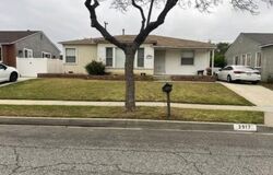 Pre-foreclosure in  GREENTOP ST Lakewood, CA 90712