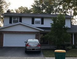 Pre-foreclosure Listing in CASTLEWOOD LN DEERFIELD, IL 60015