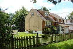 Pre-foreclosure in  MELBOURNE CT Woodbridge, NJ 07095