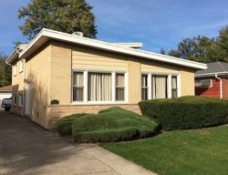 Pre-foreclosure in  GREENLEAF AVE Wilmette, IL 60091