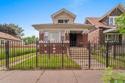Pre-foreclosure in  S PERRY AVE Chicago, IL 60628