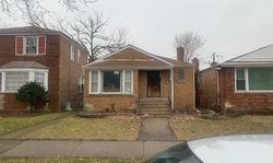 Pre-foreclosure in  S EMERALD AVE Riverdale, IL 60827