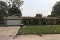 Pre-foreclosure in  ARLINGTON DR Granite City, IL 62040