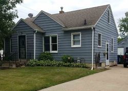 Pre-foreclosure Listing in W 11TH ST WATERLOO, IA 50702