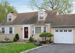 Pre-foreclosure in  SHADOWLAWN DR Colonia, NJ 07067