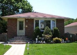 Pre-foreclosure in  PARK AVE Uniondale, NY 11553