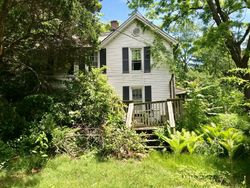 Pre-foreclosure Listing in STONY HOLLOW RD CENTERPORT, NY 11721
