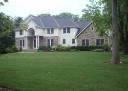 Pre-foreclosure in  OLD FIELD RD East Setauket, NY 11733