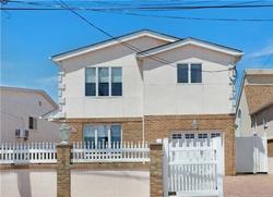 Pre-foreclosure in  SUFFOLK RD Island Park, NY 11558
