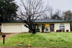 Pre-foreclosure in  HILLDALE BLVD Arlington, TX 76016