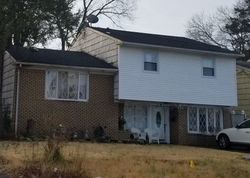 Pre-foreclosure in  COUNTRY CLUB LN Elizabeth, NJ 07208
