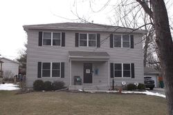 Pre-foreclosure in  N GREENTREE RD Grayslake, IL 60030