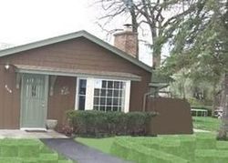 Pre-foreclosure in  N HICKORY AVE Mundelein, IL 60060