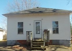 Pre-foreclosure Listing in N CHESTNUT ST LITCHFIELD, IL 62056