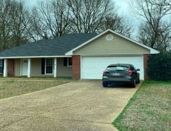 Pre-foreclosure in  SIWELL MEADOWS DR Byram, MS 39272