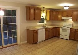 Pre-foreclosure Listing in SPRING LAKE RD SOUTHINGTON, CT 06489