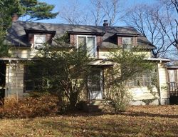 Pre-foreclosure Listing in WOODS RD LOCUST VALLEY, NY 11560