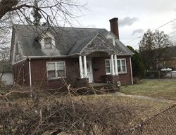 Pre-foreclosure Listing in E MAIN ST RIVERHEAD, NY 11901