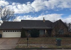 Pre-foreclosure in  VESCOVI LN Memphis, TN 38141