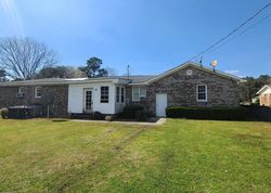 Pre-foreclosure Listing in HONEYSUCKLE LN SAINT STEPHEN, SC 29479