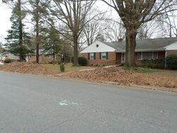  Lakewood Dr, Colonial Heights VA