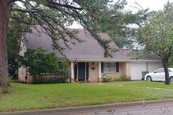 Pre-foreclosure in  LARKSPUR DR Arlington, TX 76013
